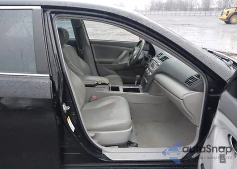 2010 Toyota Camry z USA, uszkodzony, nr VIN 4T4BF3EK1AR061551